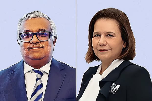 বাংলাদেশের পররাষ্ট্রসচিব আসাদ আলম সিয়াম (বাঁয়ে) ও তুরস্কের উপপররাষ্ট্রমন্ত্রী এ বেরিস একিনচি