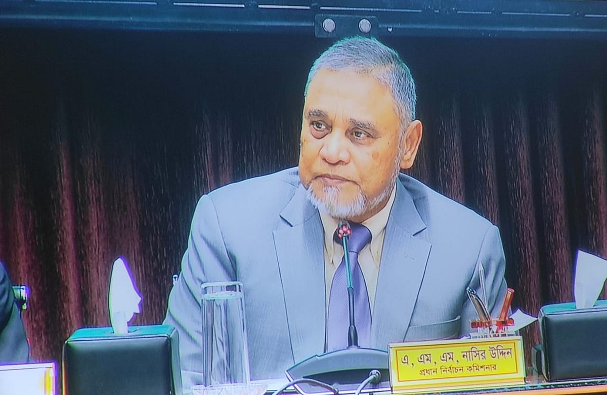 প্রধান নির্বাচন কমিশনার (সিইসি) এ এম এম নাসির উদ্দিন। আজ মঙ্গলবার রাজধানীতে নির্বাচন কমিশন ভবনে নারীনেত্রীদের সঙ্গে আয়োজিত সংলাপে; ৭ অক্টোবর ২০২৫