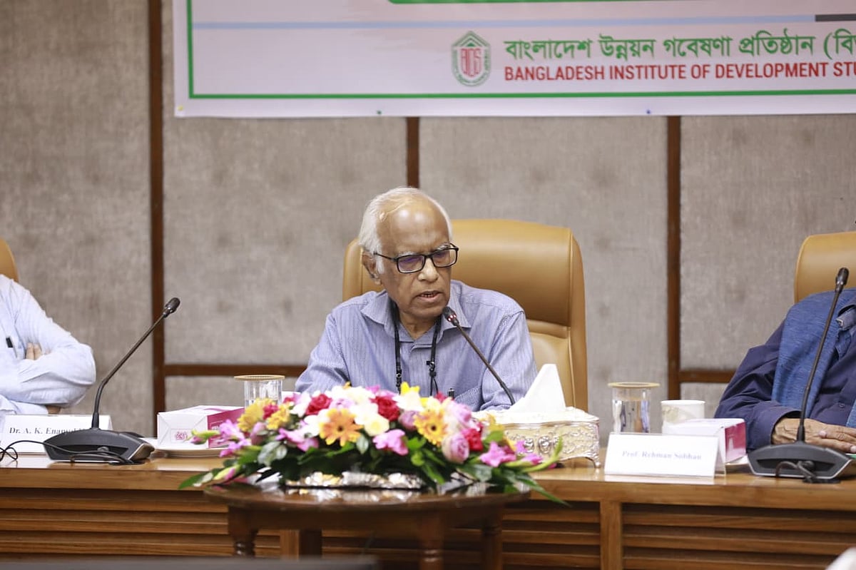 বক্তব্য দিচ্ছেন ওয়াহিদউদ্দিন মাহমুদ