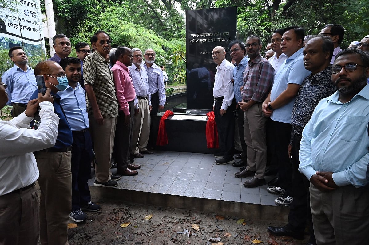 বাংলাদেশ প্রকৌশল বিশ্ববিদ্যালয়ের (বুয়েট) শেরেবাংলা হল চত্বরে ‘আবরার ফাহাদ স্মৃতিফলক’ স্থাপন করা হয়েছে। ঢাকা, ৭ অক্টোবর