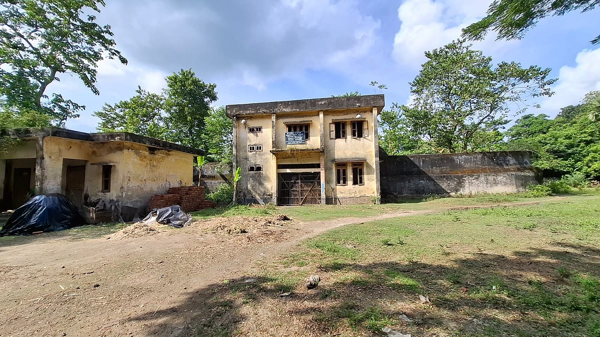 প্রায় চার দশক আগে উপকারাগারটি নির্মাণ করা হলেও কখনো চালু হয়নি। নির্মাণের পর থেকে তালাবদ্ধ আছে স্থাপনাটি। গত রোববার মাগুরার মহম্মদপুর উপজেলার বাওইজানি গ্রামে