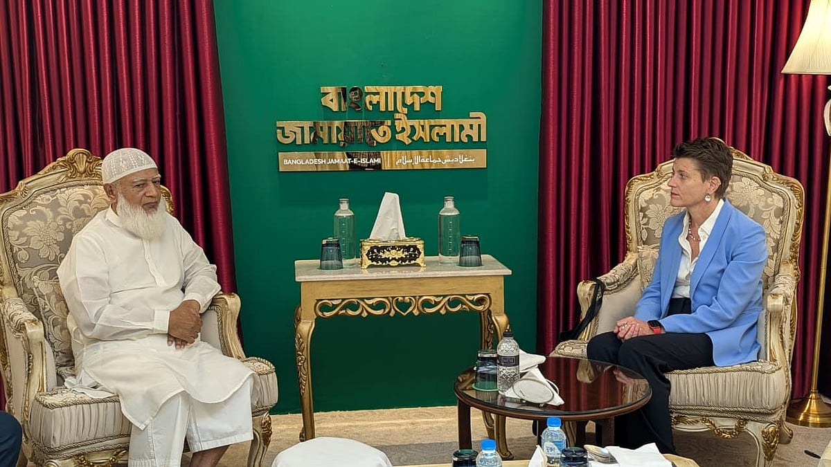 জামায়াতে ইসলামীর আমির শফিকুর রহমানের সঙ্গে সাক্ষাৎ করেছেন ঢাকায় জাতিসংঘের আবাসিক সমন্বয়কারী গোয়েন লুইস। আজ মঙ্গলবার সকালে রাজধানীর বসুন্ধরায় জামায়াতের আমিরের কার্যালয়ে