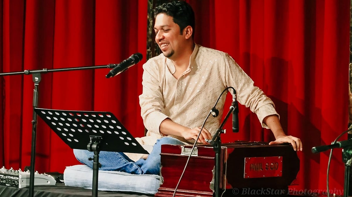 ‘ডায়েরির পাতা থেকে’ আসরে উজ্জ্বল