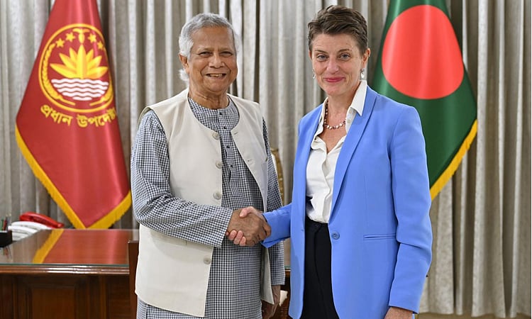 প্রধান উপদেষ্টা অধ্যাপক মুহাম্মদ ইউনূসের সঙ্গে বাংলাদেশে জাতিসংঘের আবাসিক সমন্বয়কারী গোয়েন লুইস বিদায়ী সাক্ষাৎ করেছেন