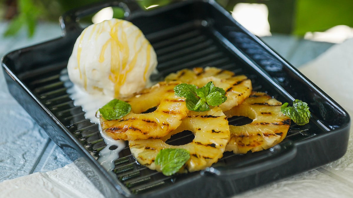 আইসক্রিমের সঙ্গে পোড়ানো আনারস