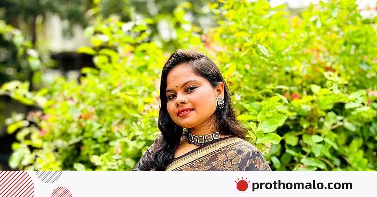 Ichki kiyimdagi ayollarning retro porno suratlari Keksa xotini uyda yolgiz porno tomosha qiladi