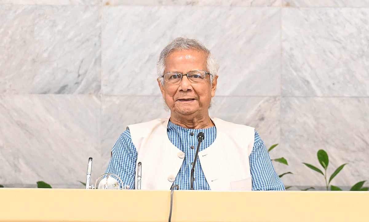 স্বল্পোন্নত দেশ থেকে বাংলাদেশের উত্তরণসংক্রান্ত এক সভায় সভাপতিত্ব করেন প্রধান উপদেষ্টা অধ্যাপক মুহাম্মদ ইউনূস। তেজগাঁওয়ে প্রধান উপদেষ্টার কার্যালয়, ঢাকা। ৮ অক্টোবর