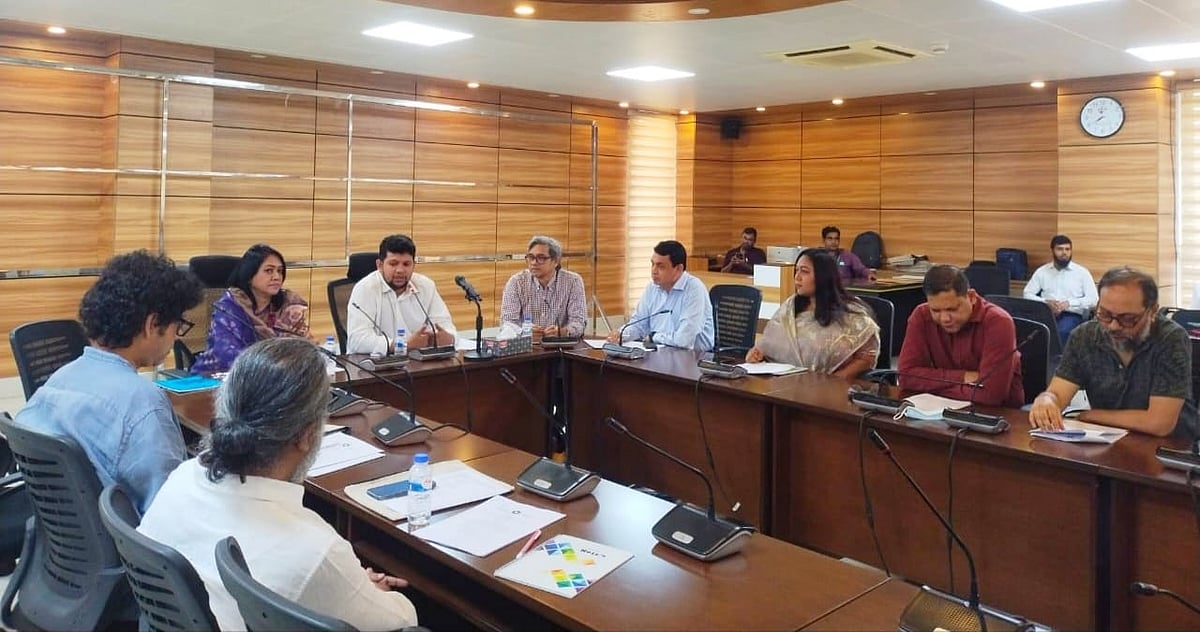 গতকাল বুধবার ঢাকার তথ্য ভবনে এক আয়োজনে কথা বলছেন তথ্য ও সম্প্রচার উপদেষ্টা মো. মাহফুজ আলম