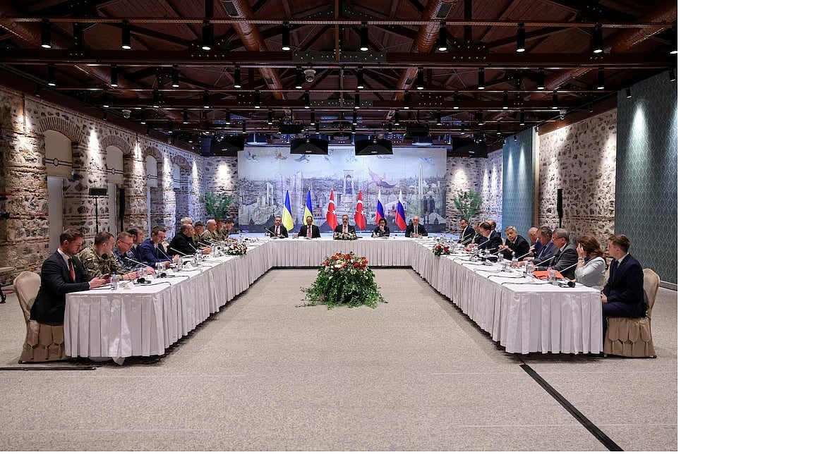 গত ১৬ মে তুরস্কের ইস্তাম্বুল শহরের দোলমাবাচে প্রাসাদে রাশিয়া ও ইউক্রেনের প্রতিনিধিদের মধ্যে বৈঠক অনুষ্ঠিত হয়