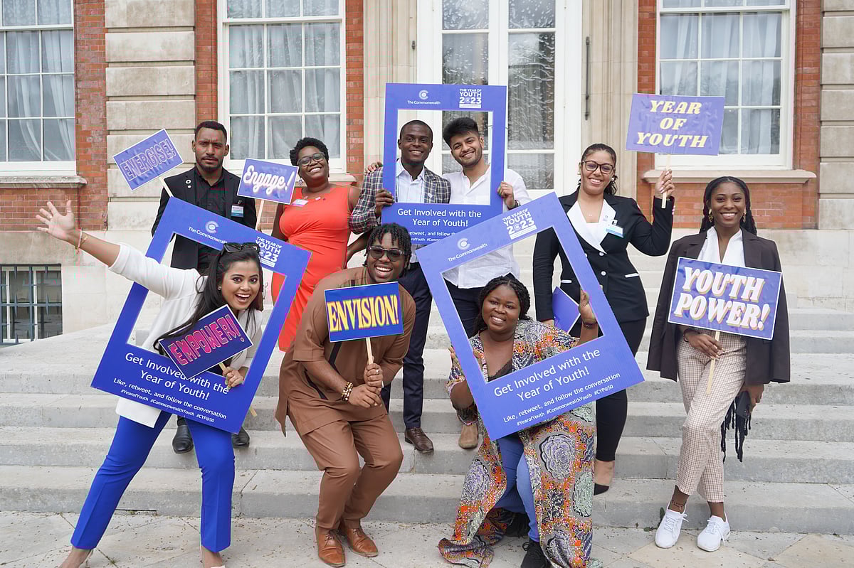 আবেদন করতে পারবেন সম্পাদক, রিপোর্টার, ফটোসাংবাদিক, ওয়েবকাস্টার, সোশ্যাল মিডিয়া অ্যাকটিভিস্ট, ভাষ্যকার, সম্প্রচারক, ব্লগার, পডকাস্টার ও স্ট্রিমাররা। পুরস্কার হিসেবে থাকছে এক হাজার পাউন্ড নগদ অর্থ, একটি সনদ ও একটি ট্রফি