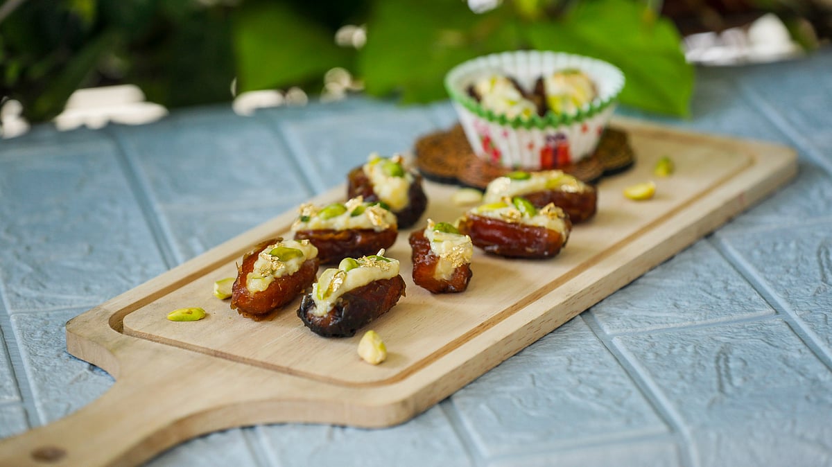 খেজুরে ভরা কাস্টার্ড