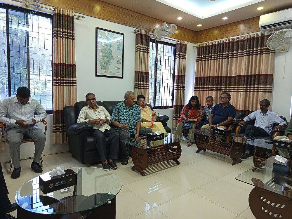 বাম জোটের নেতারা খাগড়াছড়ির স্থানীয় প্রশাসন, আইনশৃঙ্খলা বাহিনী ও লিগ্যাল এইড কর্তৃপক্ষের সঙ্গে বৈঠক করেন। ৯ অক্টোবর ২০২৫