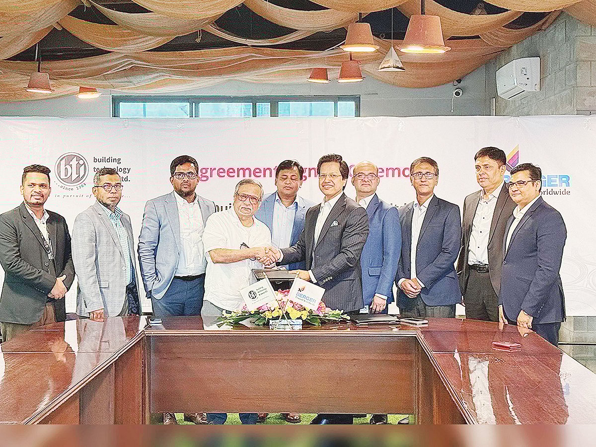 চুক্তি স্বাক্ষর অনুষ্ঠানে বার্জার পেইন্টস বাংলাদেশের প্রধান পরিচালন কর্মকর্তা (সিওও) ও পরিচালক মো. মহসিন হাবিব চৌধুরী, বিটিআইয়ের ব্যবস্থাপনা পরিচালক (এমডি) এফ আর খানসহ উভয় প্রতিষ্ঠানের ঊর্ধ্বতন কর্মকর্তারা