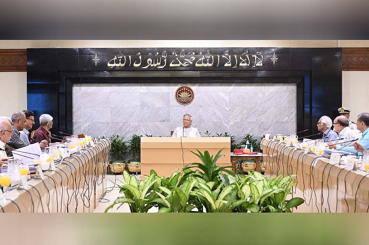 প্রধান উপদেষ্টা অধ্যাপক মুহাম্মদ ইউনূসের সভাপতিত্বে আজ বৃহস্পতিবার তেজগাঁওয়ে তাঁর কার্যালয়ে উপদেষ্টা পরিষদের সভা হয়