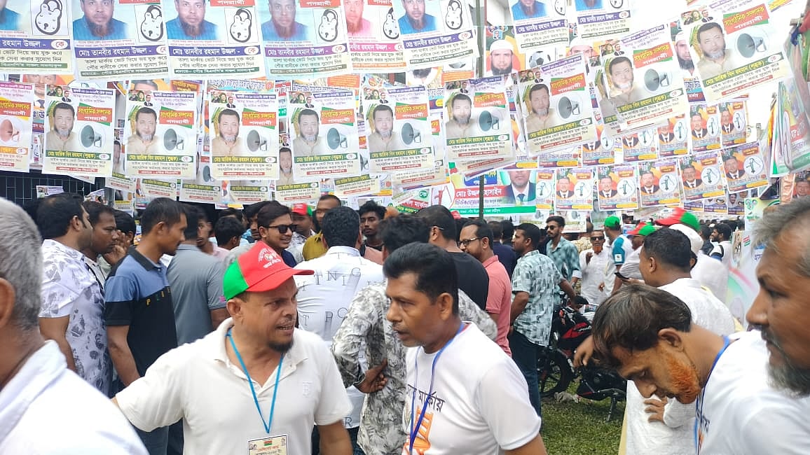 নির্বাচন ঘিরে পৌর বিএনপি নেতা কর্মীদের মধ্যে উৎসবমুখর পরিবেশ ছিল। গতকাল বুধবার