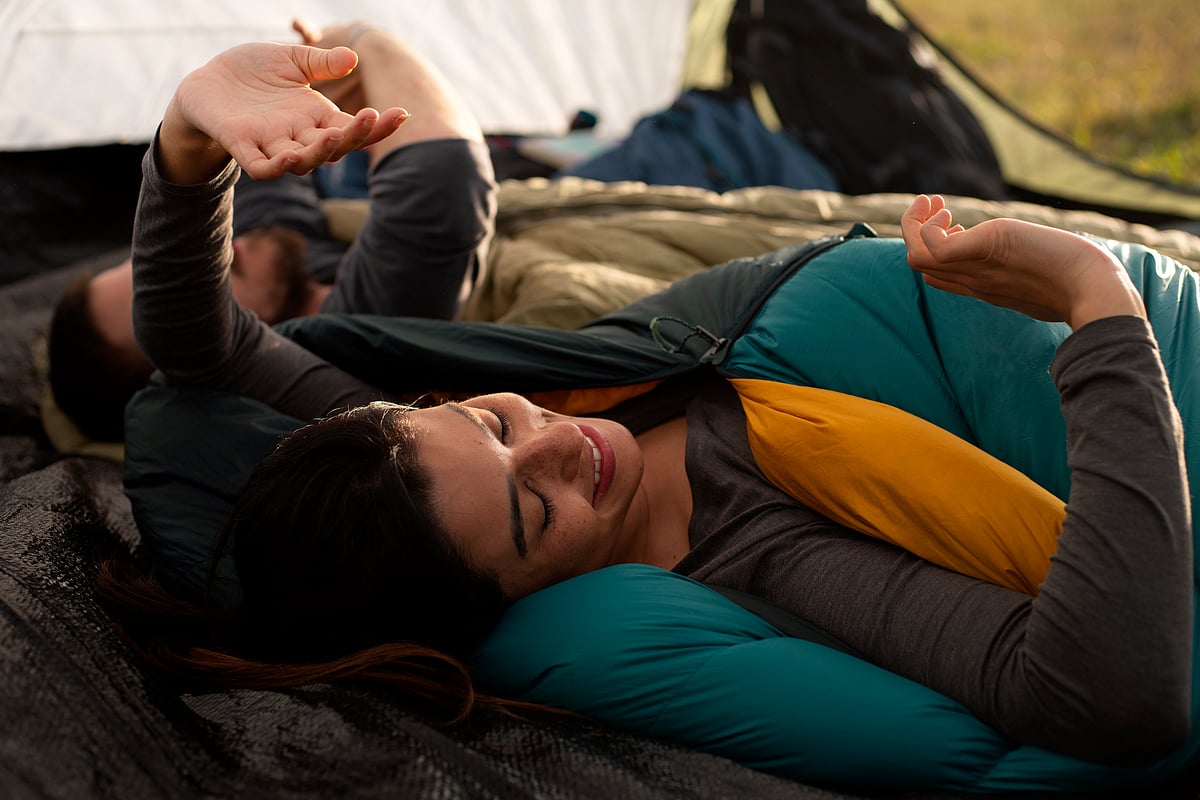 অনেকেই ছুটিতে ঘুরতে যাচ্ছেন শুধু প্রকৃতি উপভোগ করতে নয়, বরং ভালোভাবে ঘুমাতে