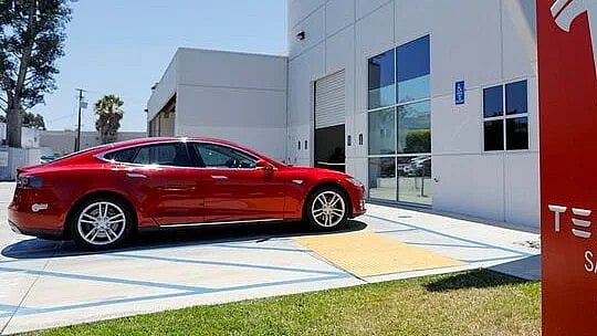 টেসলা গাড়ি