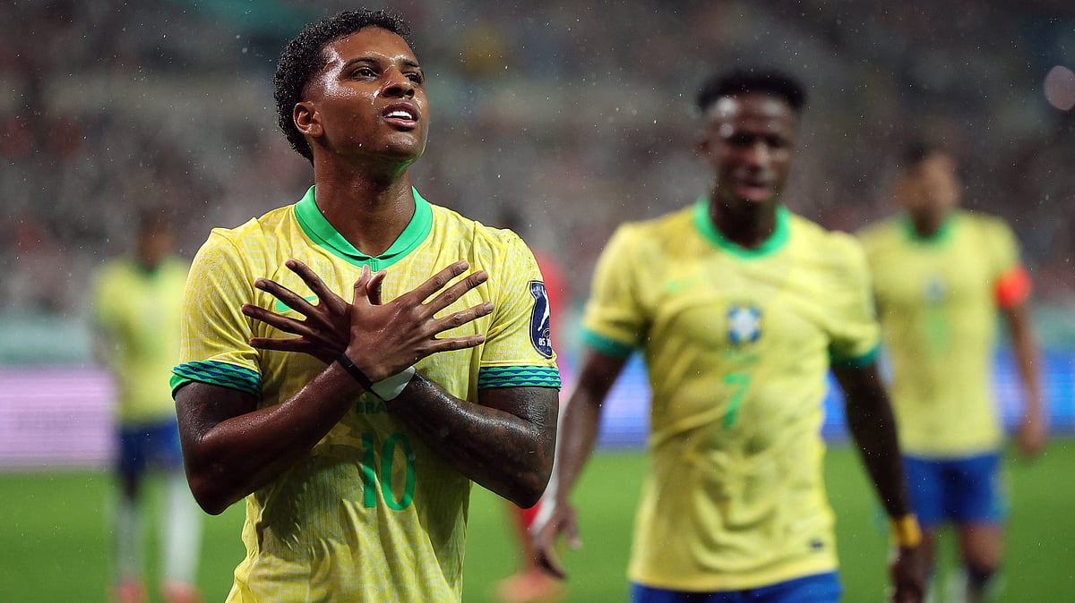 জোড়া গোল করেছেন রদ্রিগো