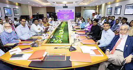 সম্প্রতি বাংলাদেশ সেতু কর্তৃপক্ষের (বিবিএ) কারিগরি অনুবিভাগ ‘৬০০ গ্রেড রিবারের ব্যয়সাশ্রয়ী ব্যবহার ও কাস্টমাইজড সমাধান’ শীর্ষক একটি কারিগরি গোলটেবিলের আয়োজন করে। এতে প্রধান অতিথি ছিলেন সেতু বিভাগের সচিব মোহাম্মদ আবদুর রউফ