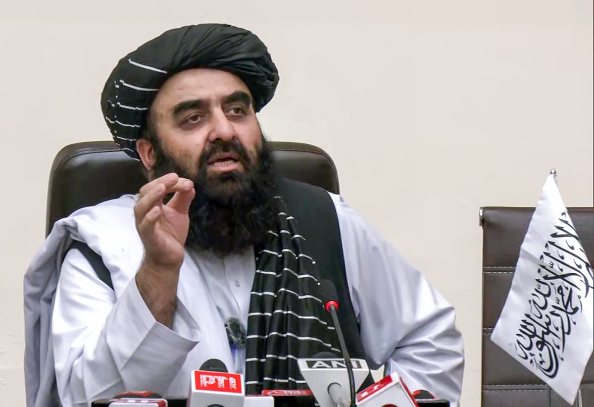 ভারতের রাজধানী নয়াদিল্লিতে সংবাদ সম্মেলনে সাংবাদিকদের প্রশ্নের জবাব দিচ্ছেন আফগান পররাষ্ট্রমন্ত্রী আমির খান মুত্তাকি। ১০ অক্টোবর ২০২৫, দিল্লি