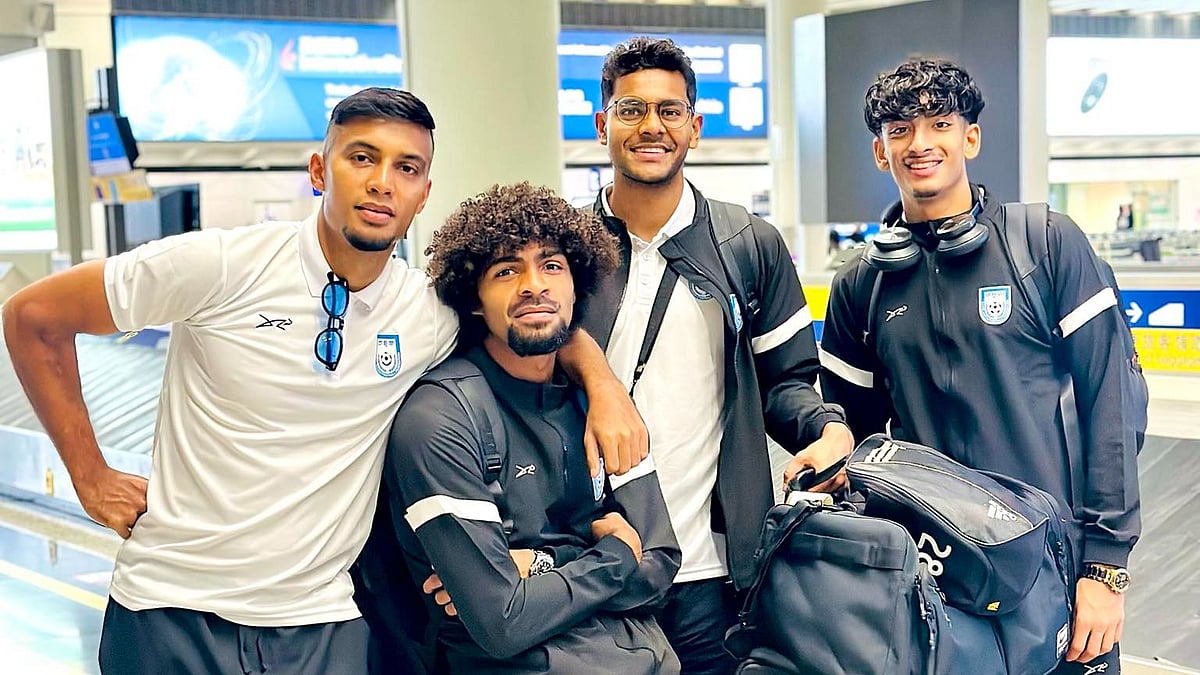 হংকং নামার পর বিমান বন্দরে জামাল-হামজারা