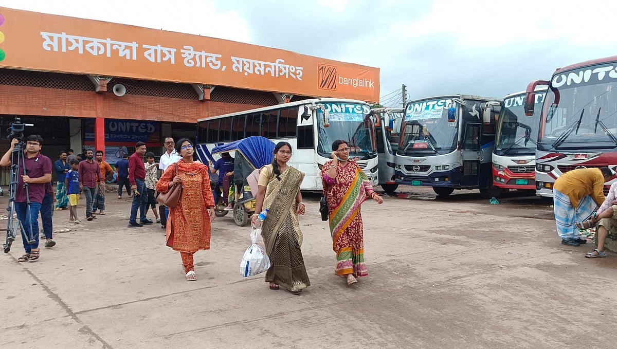 ময়মনসিংহে এনসিপির চার দফা দাবির প্রতিবাদে পাল্টা কর্মসূচি দিয়ে বাস চালানো বন্ধ রেখেছে পরিবহন শ্রমিকরা। এতে ভোগান্তিতে পড়েছেন দূর পথের যাত্রীরা। শনিবার বিকেলে ময়মনসিংহ নগরের মাসকান্দা বাস টার্মিনালে
