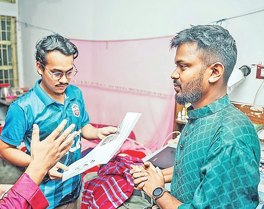 ছাত্রদলের নির্বাচনী প্রচার। গতকাল রাত নয়টায় আবদুর রব হলে