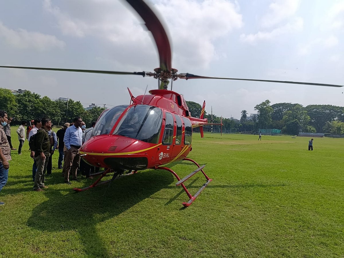সড়ক দুর্ঘটনায় আহত রাজশাহী বিশ্ববিদ্যালয়ের দর্শন বিভাগের অধ্যাপক আসাদুজ্জামান বাদশাকে উন্নত চিকিৎসার জন্য হেলিকপ্টারে করে ঢাকায় পাঠানো হয়েছে। আজ শনিবার দুপুরে রাজশাহী মেডিকেল কলেজের মাঠে