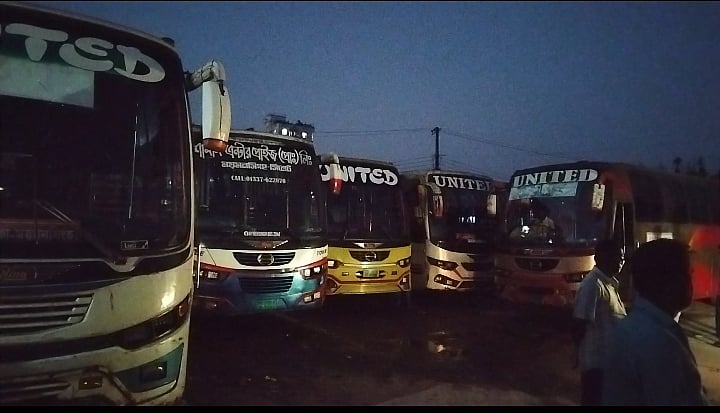 ময়মনসিংহ নগরের মাসকান্দা বাস টার্মিনাল থেকে ঢাকাগামী ইউনাইটেড ট্রান্সপোর্ট ও সৌখিন এক্সপ্রেসের বাস চলাচল বন্ধ রয়েছে। শনিবার সন্ধ্যায়