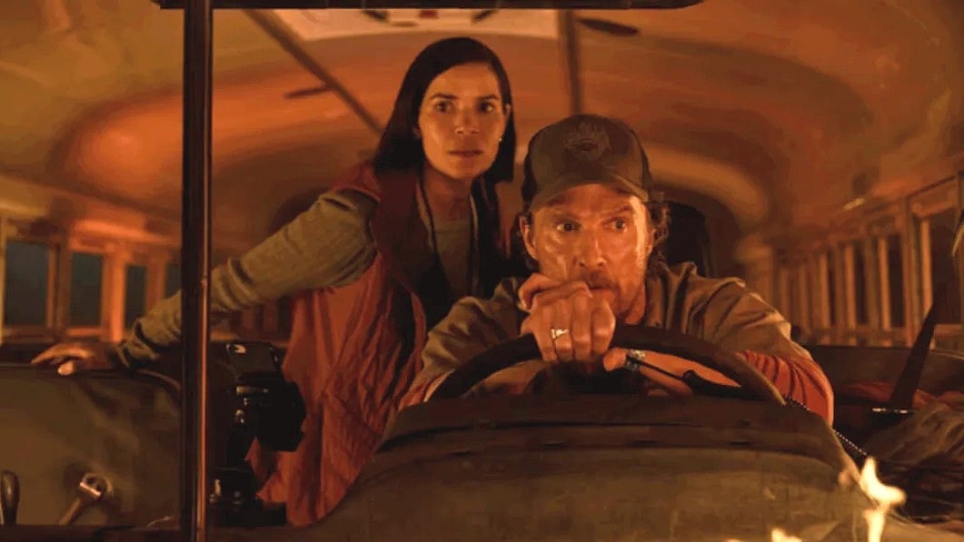 ‘দ্য লস্ট বাস’–এর দৃশ্য। আইএমডিবি