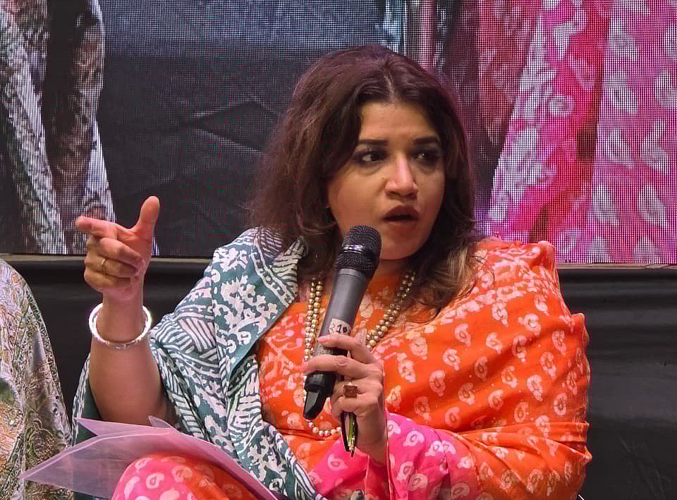 রাজশাহী বিশ্ববিদ্যালয়ে আলোচনা সভায় বক্তব্য দেন বিএনপির ফরিদপুর বিভাগীয় সাংগঠনিক সম্পাদক শামা ওবায়েদ। শনিবার সকালে বিশ্ববিদ্যালয়ের কাজী নজরুল ইসলাম মিলনায়তনে