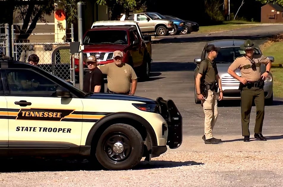 একিউরেট এনার্জেটিক সিস্টেমস নামের একটি প্রতিষ্ঠানের মালিকানাধীন কারখানায় বিস্ফোরণের পর আইনশৃঙ্খলা রক্ষাকারী বাহিনীর কর্মকর্তারা সেখানকার ফটকে অবস্থান নেন। ১০ অক্টোবর, ২০২৫