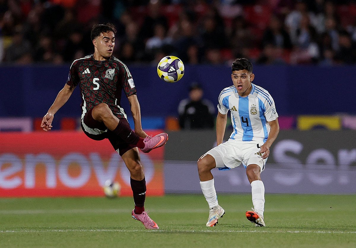 কোয়ার্টার ফাইনালে আর্জেন্টিনা জিতেছে মেক্সিকোর বিপক্ষে