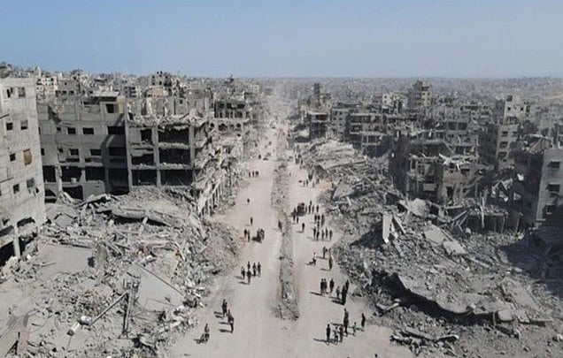 গাজা উপত্যকার গাজা সিটিতে ইসরায়েলি হামলায় বিধ্বস্ত একটি এলাকা