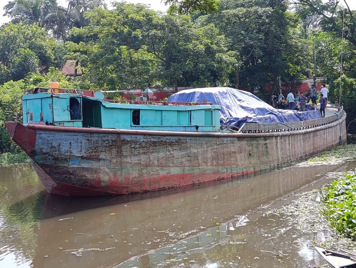 আটক করা সার বহনকারী বাল্কহেড