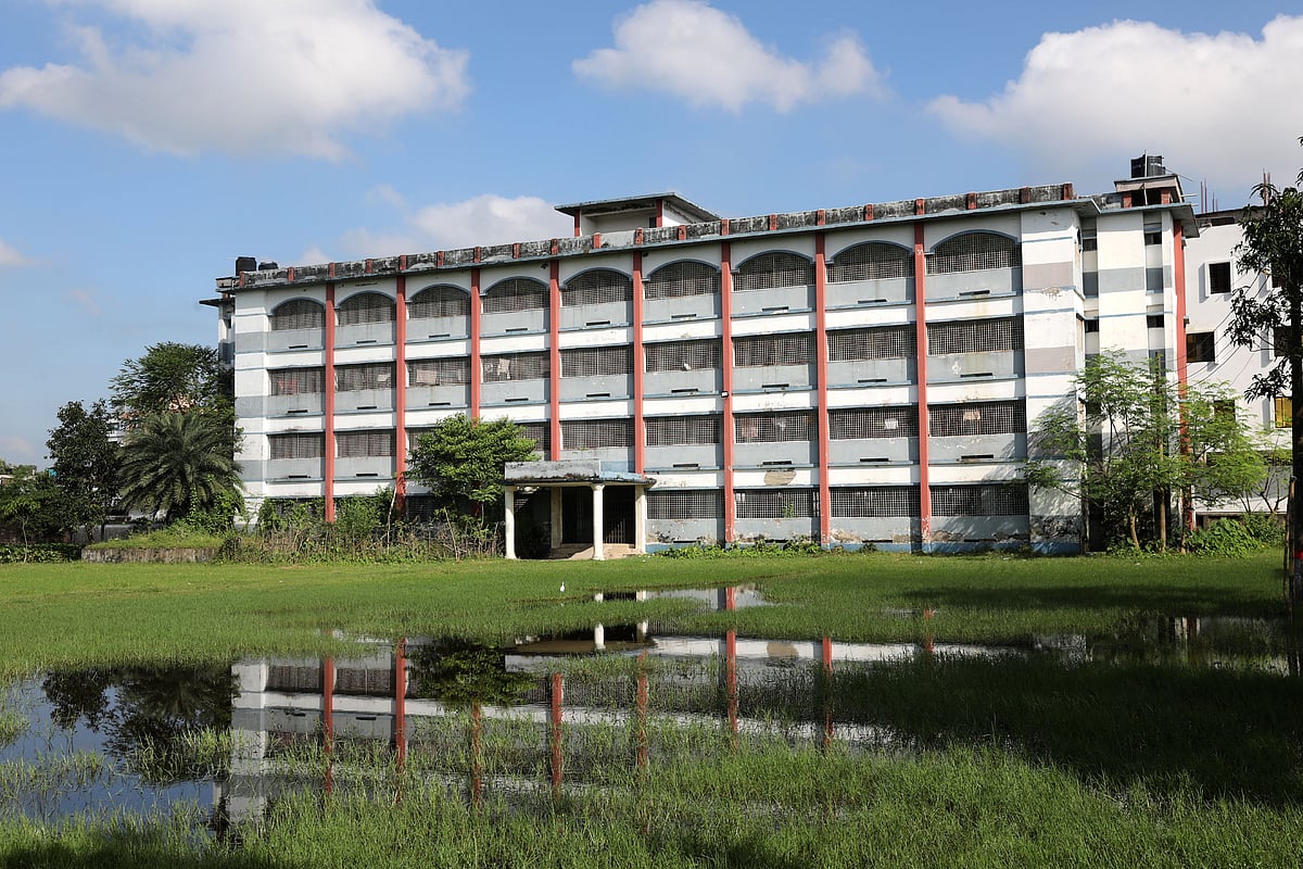 দীর্ঘদিন ধরে বন্ধ বগুড়ার সরকারি আজিজুল হক কলেজের শহীদ আকতার আলী মুন হল