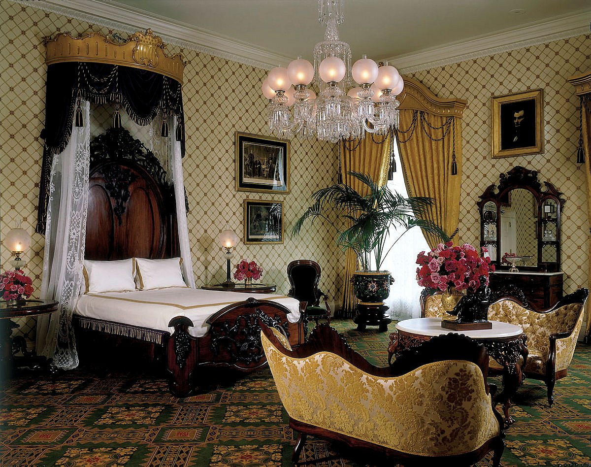 সাবেকি ভিক্টোরিয়ান আদলে সাজানো রয়েছে হোয়াইট হাউসের লিংকন বেডরুম