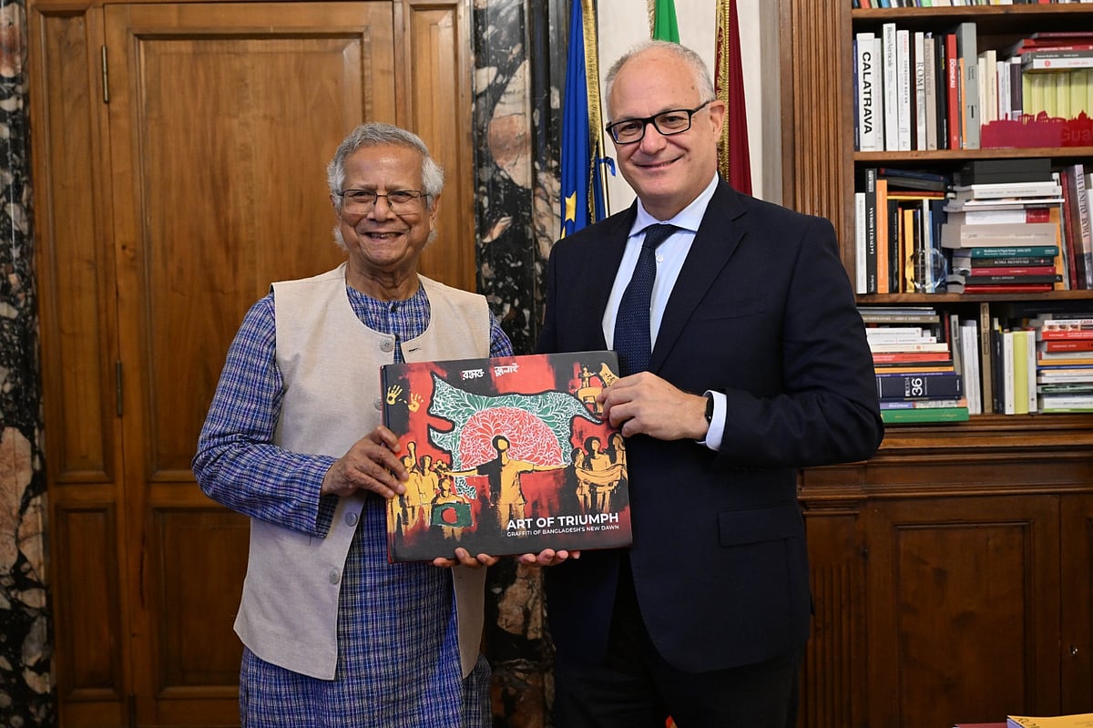 সোমবার রোমের মেয়র রবার্তো গুয়ালটিয়েরি ইতালির রাজধানী রোমে প্রধান উপদেষ্টা অধ্যাপক মুহাম্মদ ইউনূসের সাথে সাক্ষাৎ করেন