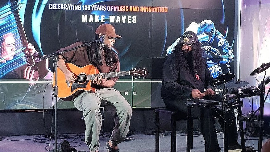 প্রথমবারের মতো রাফার সঙ্গে ড্রামস বাজিয়েছেন সংগীতশিল্পী এ কে রাহুল