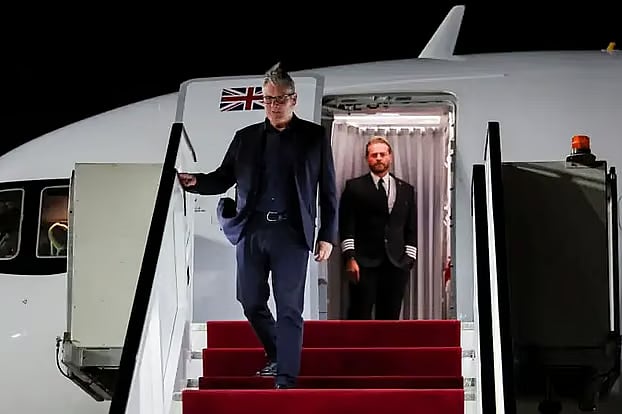 ডোনাল্ড ট্রাম্পের ‘শান্তি পরিকল্পনা’ নিয়ে আলোচনায় যোগ দিতে ইতিমধ্যে মিসরে পৌঁছেছেন যুক্তরাজ্যের প্রধানমন্ত্রী কিয়ার স্টারমার