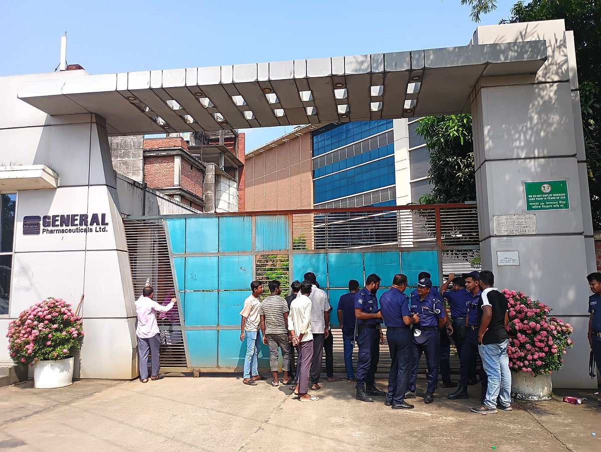 তিন মাসের বকেয়া বেতনের দাবিতে গাজীপুরের কালিয়াকৈর উপজেলার সুরিচালা এলাকায় জেনারেল ফার্মাসিউটিক্যাল লিমেটেডের ইউনিট-২ কারখানার শ্রমিকরা কর্মবিরতি নামে। পরে পুলিশ গিয়ে বেতনের আশ্বাস দিলে শ্রমিকরা কর্মসূচি প্রত্যাহার করেন। সোমবার বেলা সাড়ে ১১টার দিকে