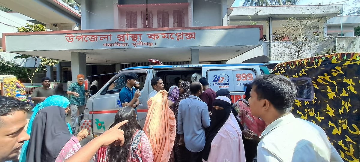 মুন্সিগঞ্জের গজারিয়ায় বাস ও অটোরিকশার সংঘর্ষে হতাহতদের উদ্ধার করে ঢাকা মেডিকেল কলেজ হাসপাতালে পাঠানো হয়। সোমবার বেলা পৌনে ১১টার দিকে গজারিয়া স্বাস্থ্য কমপ্লেক্সে