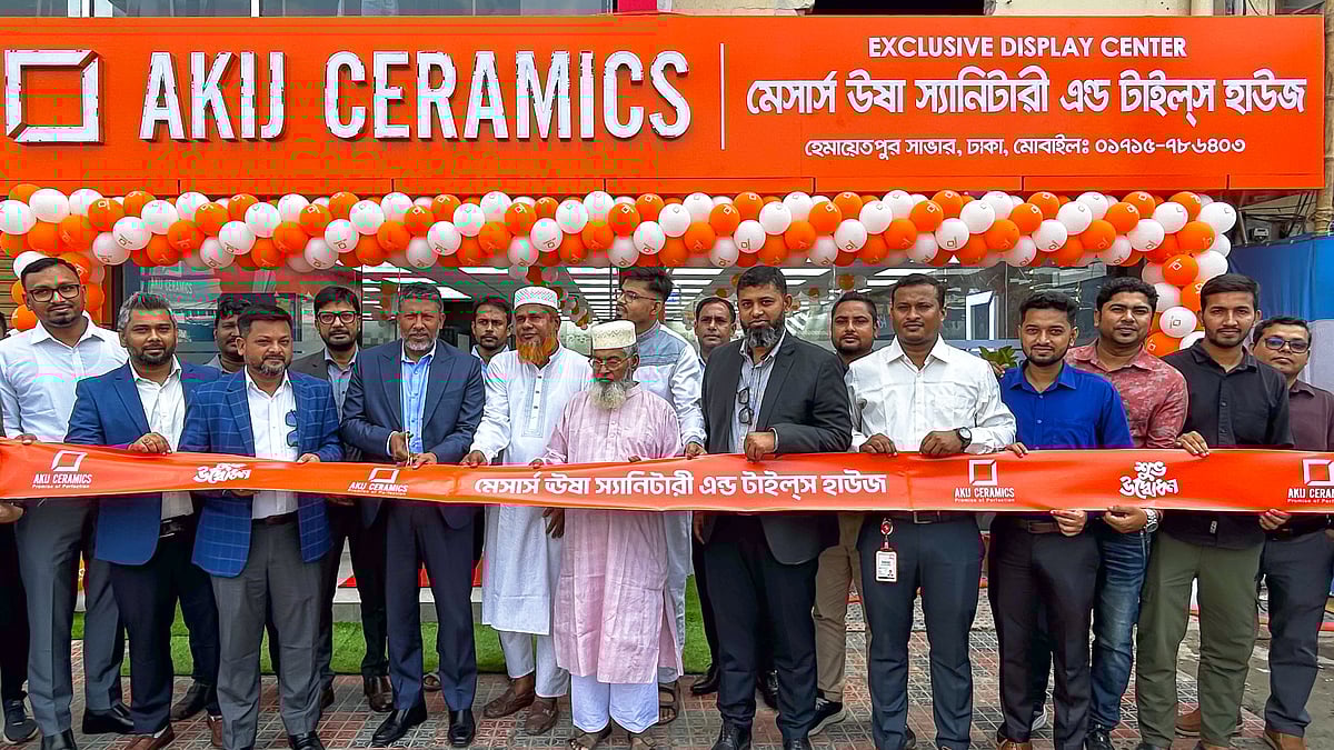 হেমায়েতপুরের সিঙ্গাইর রোডে মেসার্স উষা স্যানিটারি অ্যান্ড টাইলস হাউস নামে আকিজ সিরামিকসের নতুন এক্সক্লুসিভ ডিসপ্লে সেন্টারটি উদ্বোধন করা হয়। সাভার, ঢাকা