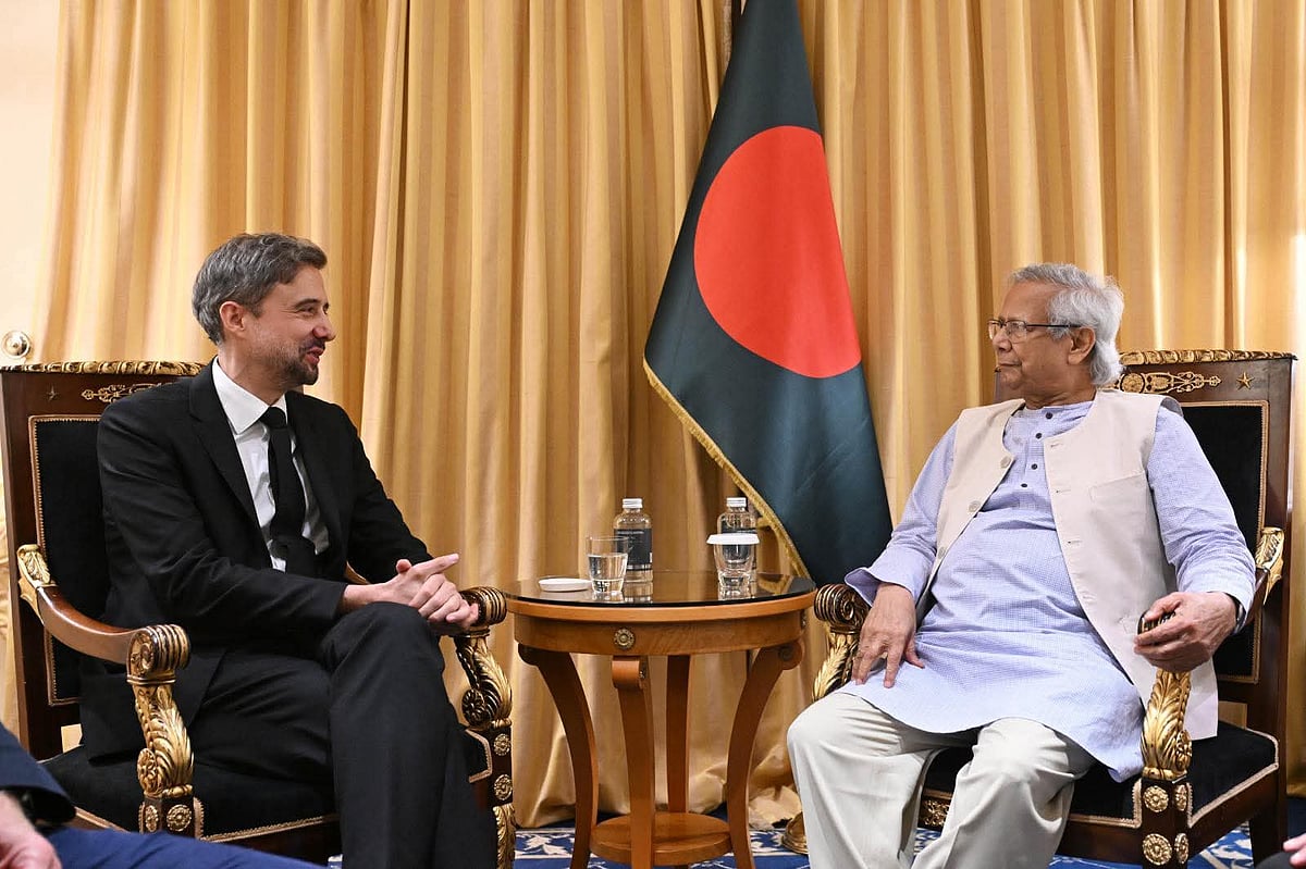 প্রধান উপদেষ্টা অধ্যাপক মুহাম্মদ ইউনূস আইএফএডির প্রেসিডেন্ট আলভারো লারিওর সঙ্গে বৈঠক করেছেন। রোববার ইতালির রোমে