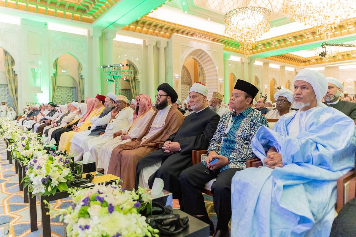 সনদের অনুমোদন অনুষ্ঠানে অংগ্রহণকারী ইসলামি পণ্ডিতদের একাংশ