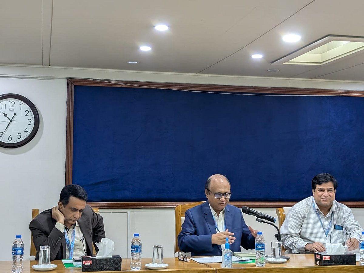 সাংবাদিকদের সংগঠন রিপোর্টার্স এগেইনস্ট করাপশন (র‍্যাক) সদস্যদের দিনব্যাপী কর্মশালার উদ্বোধনী অনুষ্ঠানে দুদক চেয়ারম্যান আবদুল মোমেন। আজ মঙ্গলবার, দুদকে