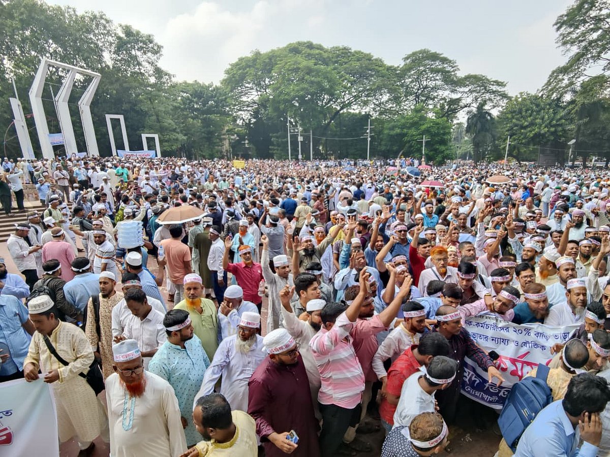 এমপিওভুক্ত শিক্ষকদের অবস্থান। কেন্দ্রীয় শহীদ মিনার, ঢাকা