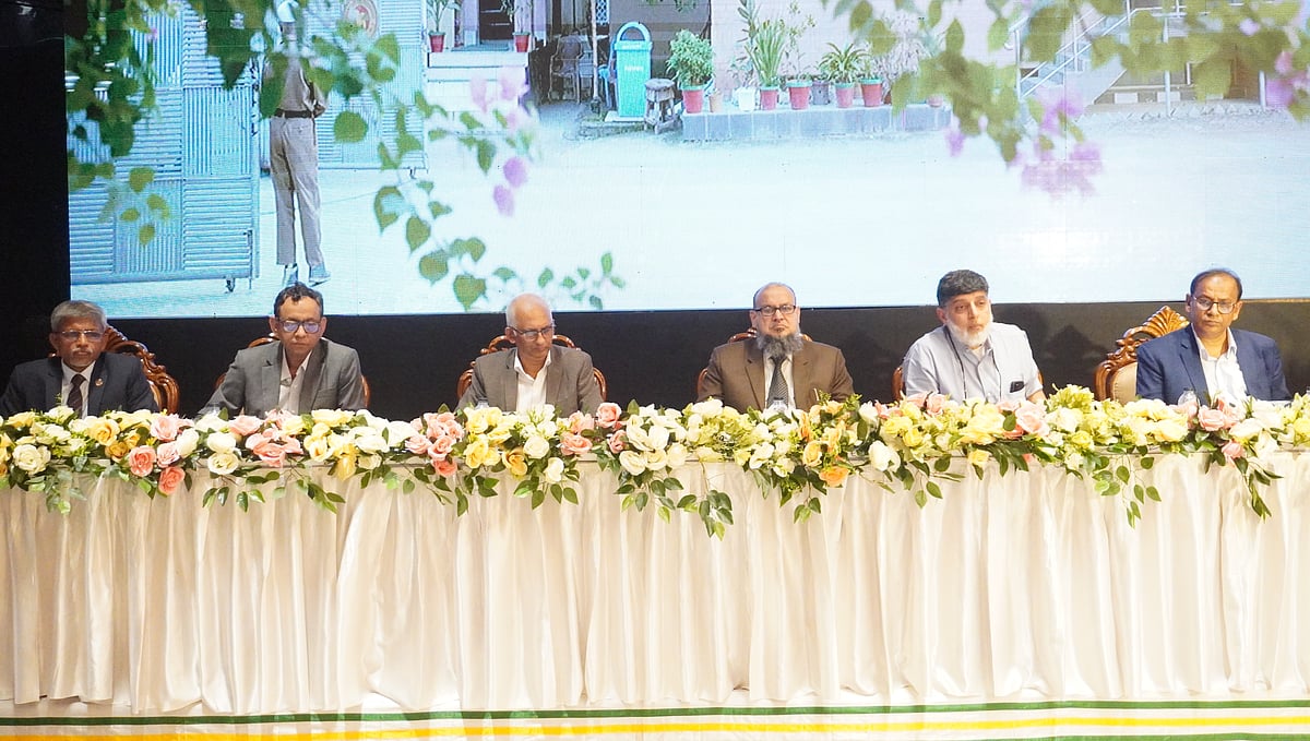 আজ মঙ্গলবার বিশ্ব মান দিবস উপলক্ষে রাজধানীর কৃষিবিদ ইনস্টিটিউশনে এক আলোচনা সভায় বক্তাদের একাংশ। এই আলোচনা সভার আয়োজন করে বাংলাদেশ স্ট্যান্ডার্ডস অ্যান্ড টেস্টিং ইনস্টিটিউশন (বিএসটিআই)