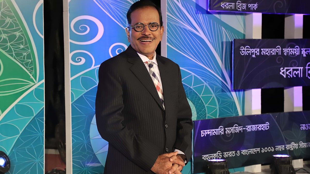 ‘ইত্যাদি’র পরিচালনা ও উপস্থাপনা করেছেন হানিফ সংকেত