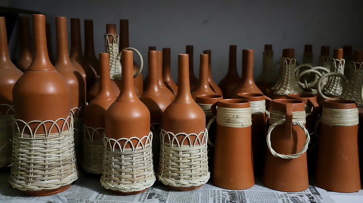 মাটি, বাঁশ ও বেতের পণ্য দিয়ে ইতিমধ্যেই ক্রেতাদের মন জয় করে নিয়েছে ভূমি আর্টিজান